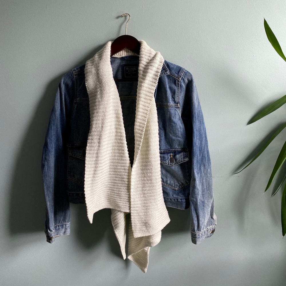 A&F built in scarf Jean jacket 🧵☁️